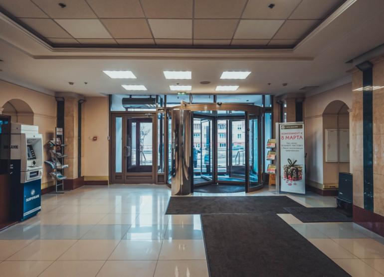 Бизнес Комплекс на Русаковской: Вид входной группы внутри зданий