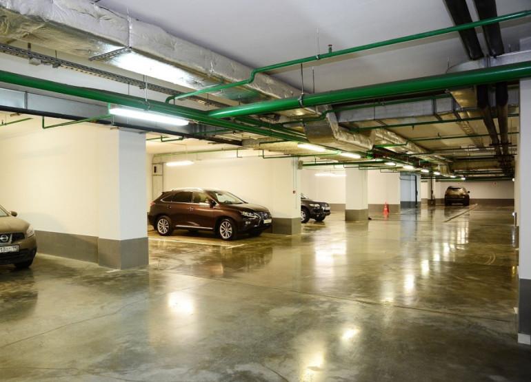 Бизнес Комплекс на Русаковской: Вид паркинга